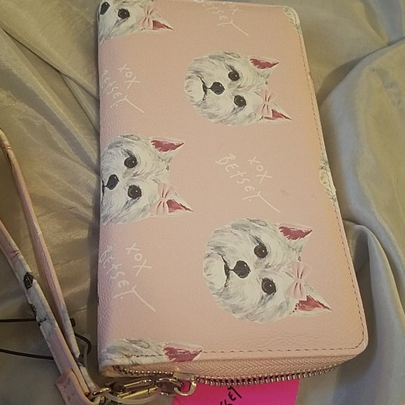 Betsey Johnson dog print zip around Nwt - Picture 3 of 5